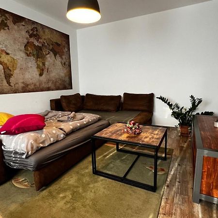 Industrial Apartment I 24Hr Self Check-In I Free Parking & Coffee Banská Bystrica Exterior foto