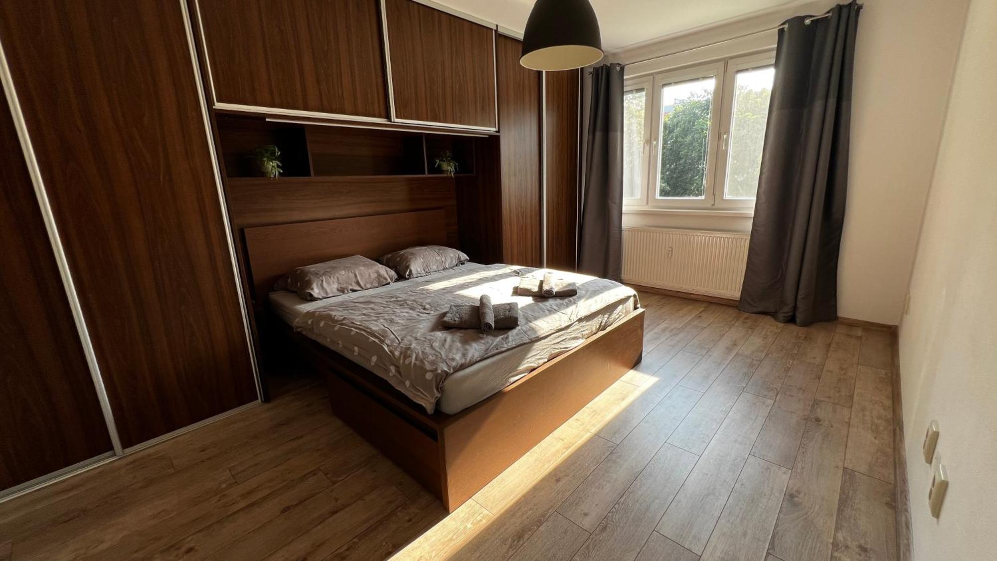 Industrial Apartment I 24Hr Self Check-In I Free Parking & Coffee Banská Bystrica Exterior foto